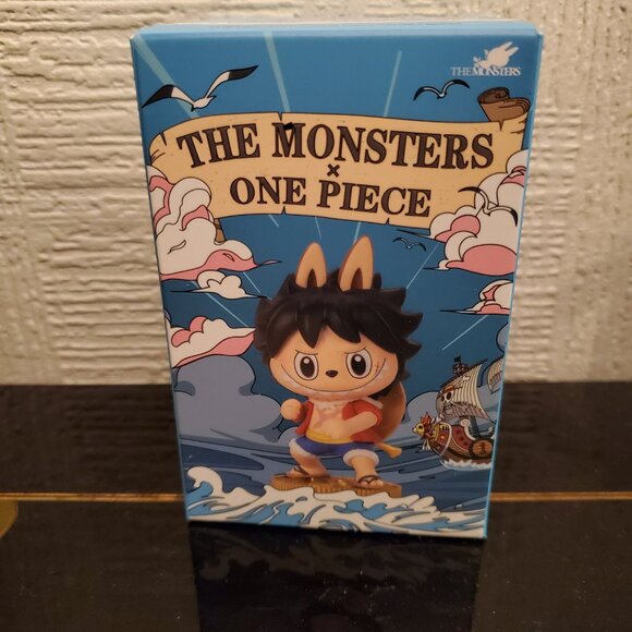 POP MART x One Piece Labubu Figurine - Picture 2 of 3